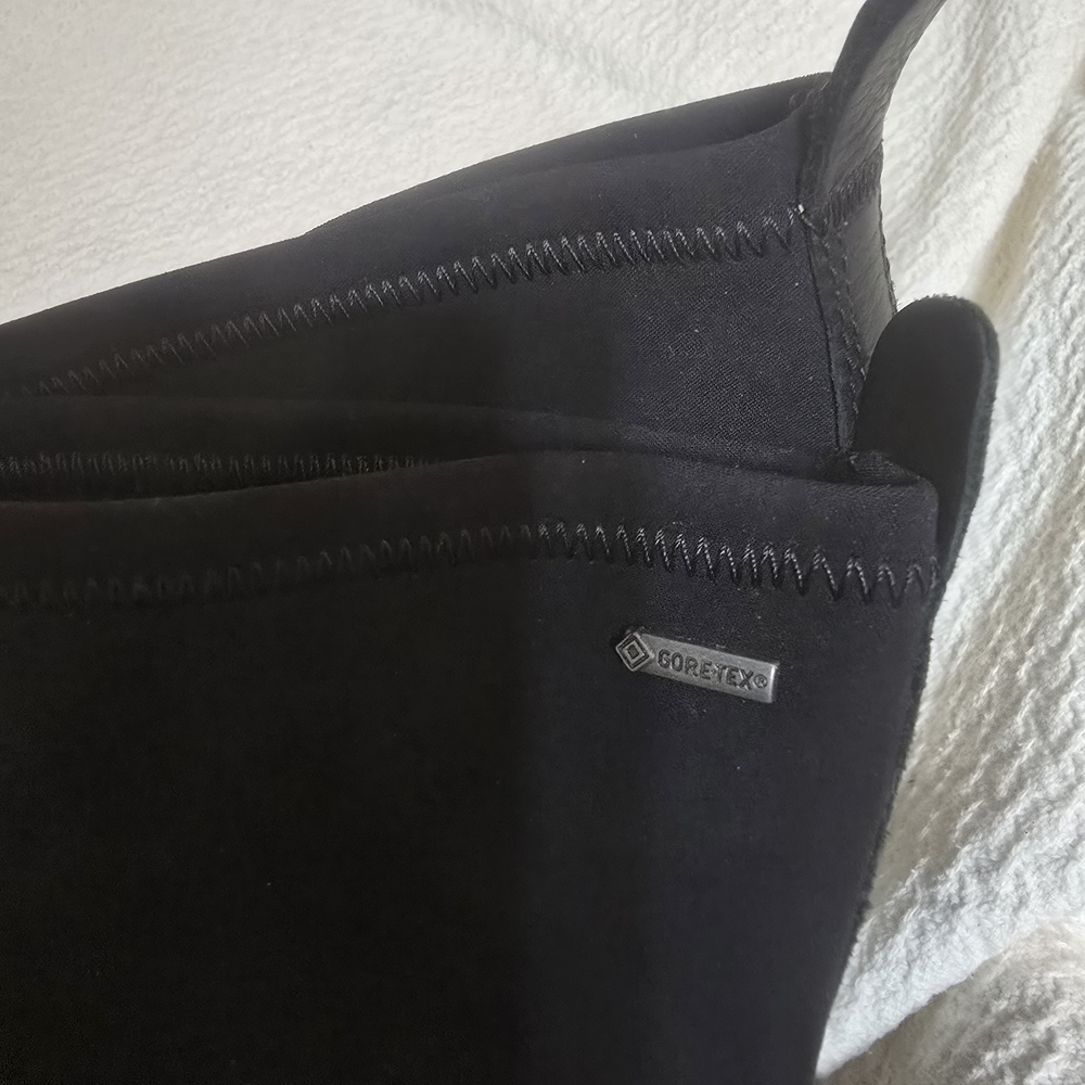 ECCO Stylish Black Women's Boots - Picture 4 of 5